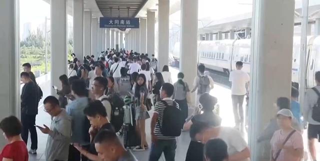 正午·12点 | 1小时53分直抵长白山！沈白高铁模拟载客试运行