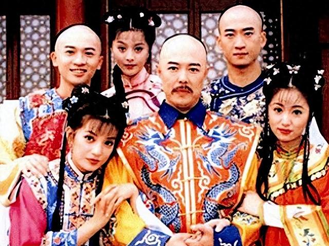 野心炸裂的赵薇消失两年多，现在再看她如今的处境，就是咎由自取