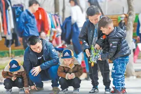 乌鲁木齐：闲置物品循环利用 二手集市引领生活新风尚图片