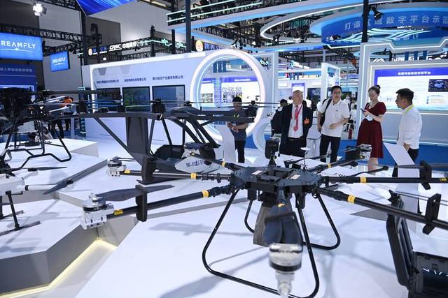 台军又当冤大头！19万买的无人机竟是玩具，掏空民众钱包肥了谁？