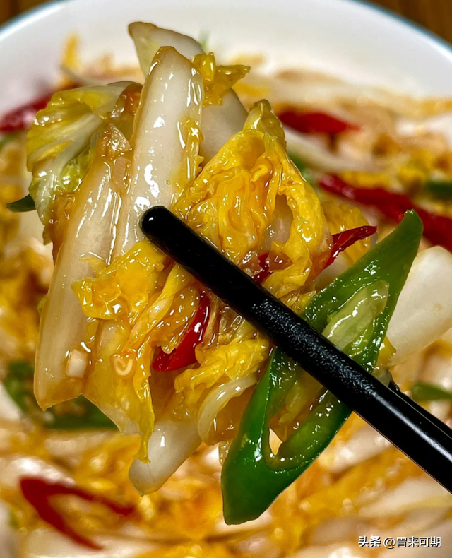 醋溜白菜不出汤的秘诀：大厨教你一招，保证脆嫩爽口，盘底无汤 第3张