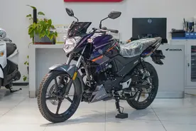 轻巧、耐造、动力猛，一箱油700公里，那些你看不上的150通路车图片