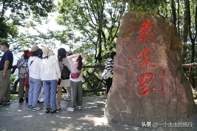 袁家界：地球的‘盗梦空间’！与2亿年的石英砂岩对视，这悬浮山