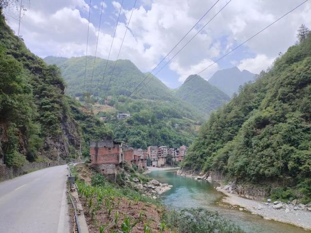 穿行巴山大峡谷，跨越川渝省界（宣汉-城口）