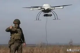 费事但太好用！俄军无人机创新使用光纤，一次干掉一辆乌克兰坦克图片