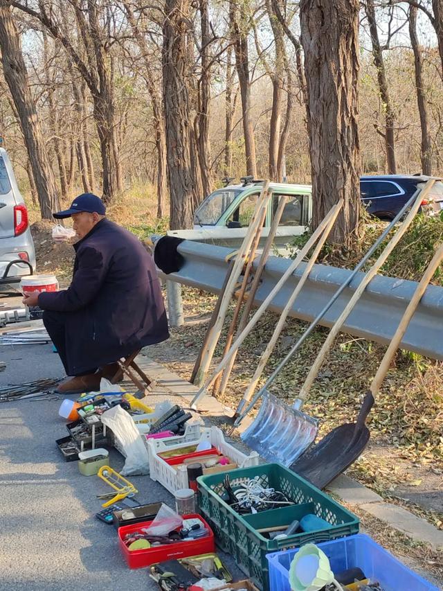 记录德州：岔河河堤上的大集，人山人海，异常热闹