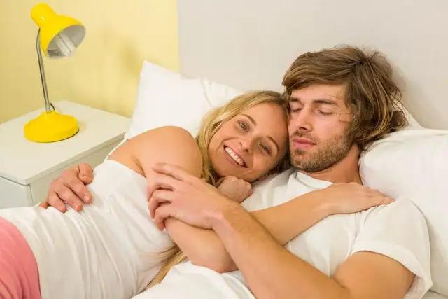 两性晚年新现实：分房睡的夫妻，最后都活成了这两种模样