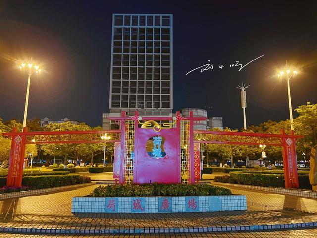 佛山“最偏远”郊区：藏在荷香里的低调小城，连路灯都开满荷花？