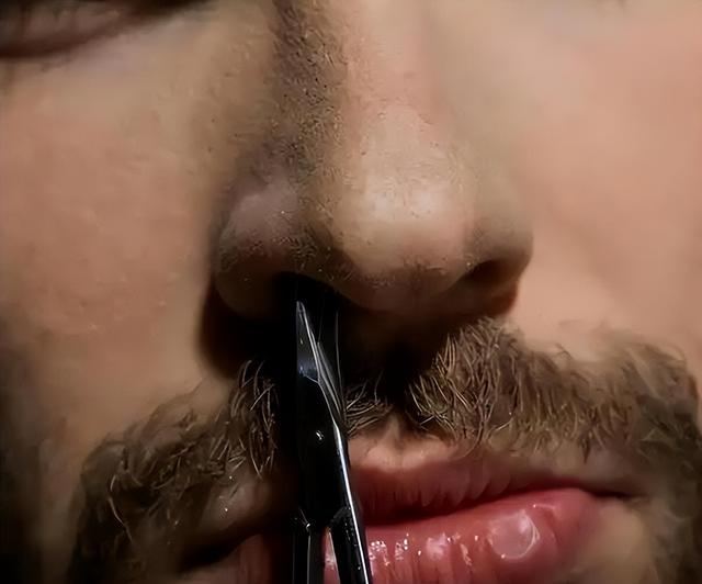 鼻毛总“窜”出来的男人，暗示了啥？为什么鼻毛会变白？涨知识了