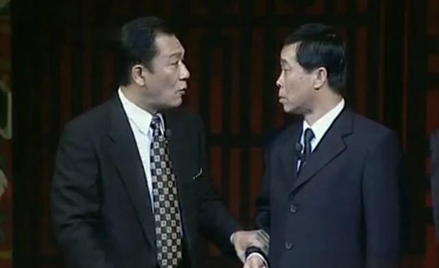 五位相声名家双节聚会！于谦师父辈分高却站着，四位搭档已去世
