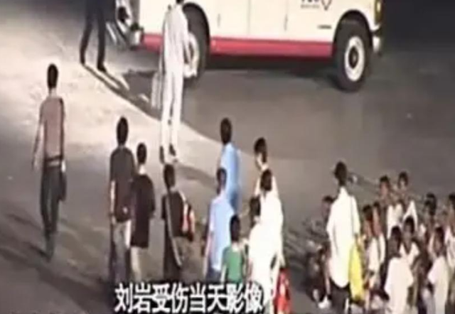 她成功挤走央视导演原配，上位1个月就终身瘫痪，外界议论是报应