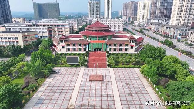 四川一座格外特别的城市,身属四川,但却和重庆很亲密