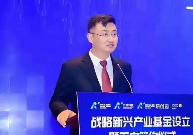年薪600万华为技术总监，美国公民身份曝光，带13人窃密获刑