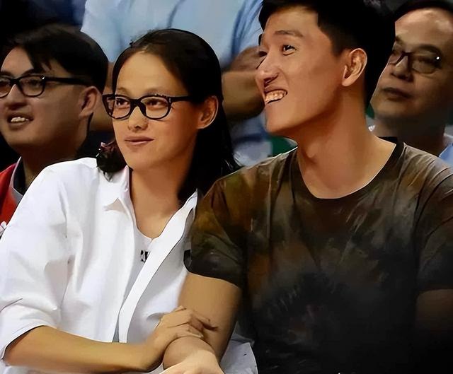 42岁刘翔近况曝光，长期在国外旅游，靠终身合同吸金	，远离喷子！