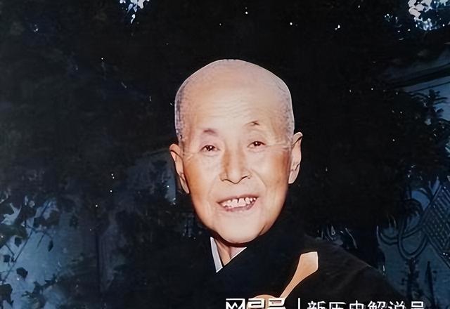 九华山尼姑仁义师太绝食坐缸圆寂，开缸后肉身女性特征全无
