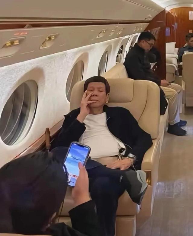 把副总统抓进大牢，马科斯放绝招，老杜不能出庭，女儿也要被监视