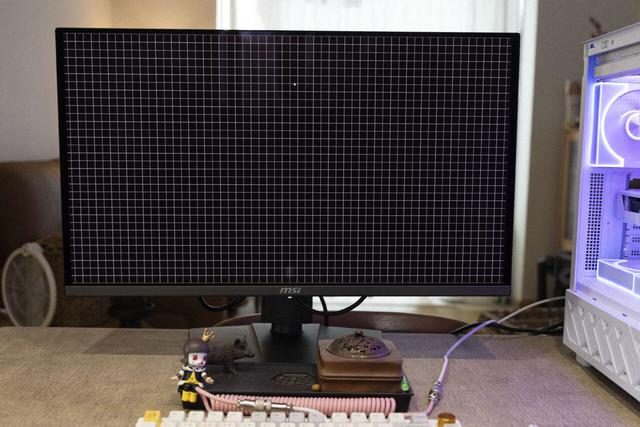 游戏玩家的顶级享受，微星电竞显示器MAG 272UP QD-OLED X24流光