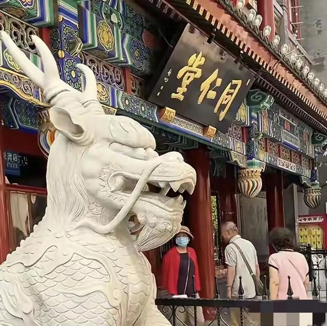 大量日本游客涌入北京，打着旅游幌子不去旅游不吃美食，为啥来？