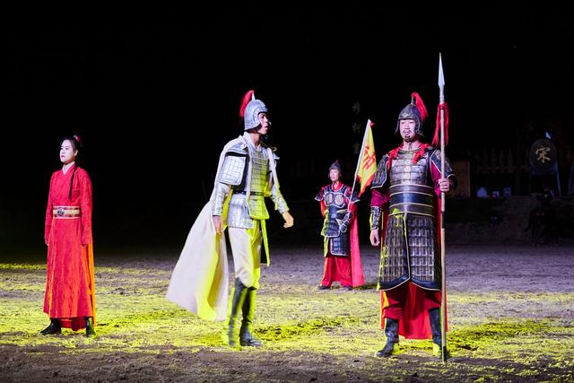 泰安泰山石敢当景区，夜色下精彩无限，来一场沉浸式神话解读之旅