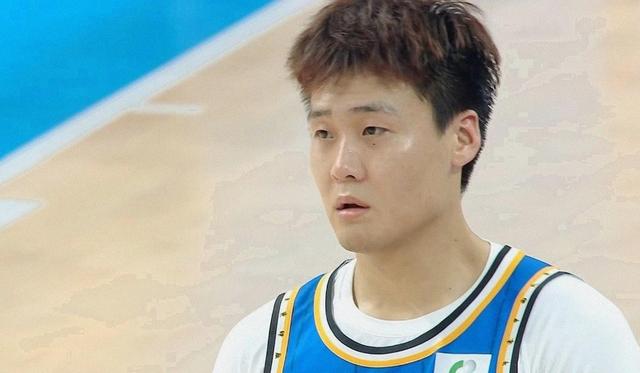 罚球31-17！杨鸣冲动技犯送5罚，让辽宁断送全局，成全北京3连胜