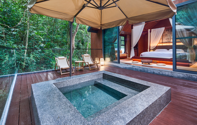 “分段式过年”催热节中出游热潮，广东海景、温泉民宿成南下旅居热门