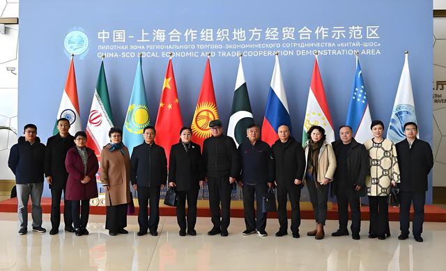 这个世界十分诡异，西方发达国家好像原地踏步等了我们30年