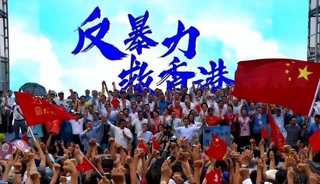 苍天饶过谁！拒唱国歌否认中国籍，俩儿子送美国的她，下场如何？