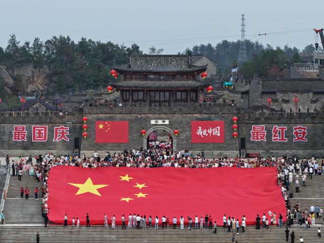 国庆“红装”迎客“大别山国潮文化旅游节”60余场表演嗨翻假期