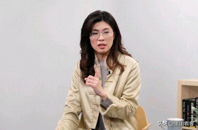 郑丽文“变绿”？何鹰鹭宣布退党，当面质疑郑：为什么不敢喊统一