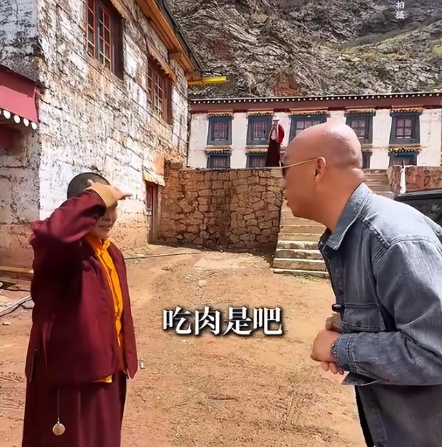 男子西藏遇到尼姑，住在4500米高的地方，吃肉修行，一闭关七八年