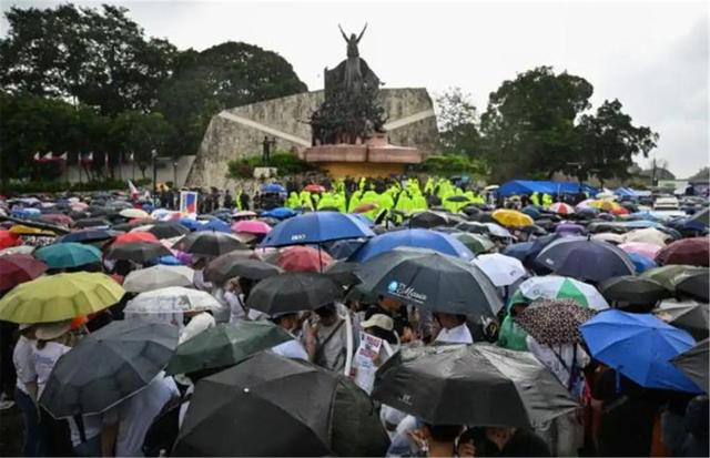 美国暗中支持，菲军方要发动政变？新总统已传出，马科斯连出两招