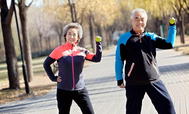 锻炼越多越早死？医生警告：这3种运动！中老年人别再拼命做了！