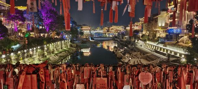 湘西吉首的夜景很美