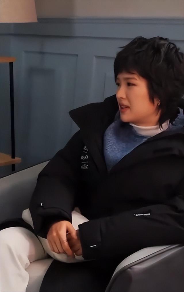 收手吧！资本家的“丑孩子”，笑的比哭还难看，别霍霍观众眼睛了