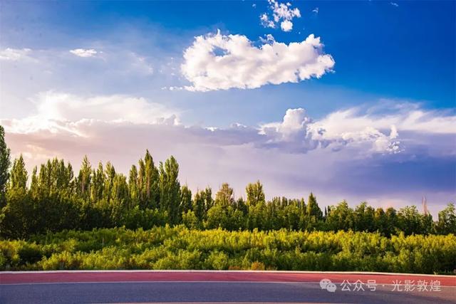 秋天：鸣沙山景观大道成为敦煌最美观光公路