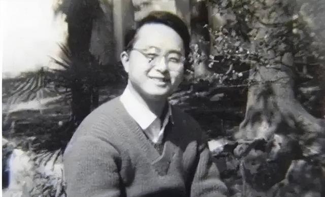 发誓永不回国？她带领30名演员选择留美，如今年过花甲归来