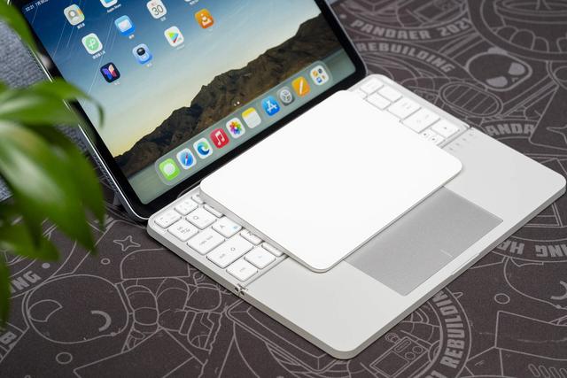 把iPad瞬间变成“MacBook”，百元价位YIRF折叠键盘的真香评测