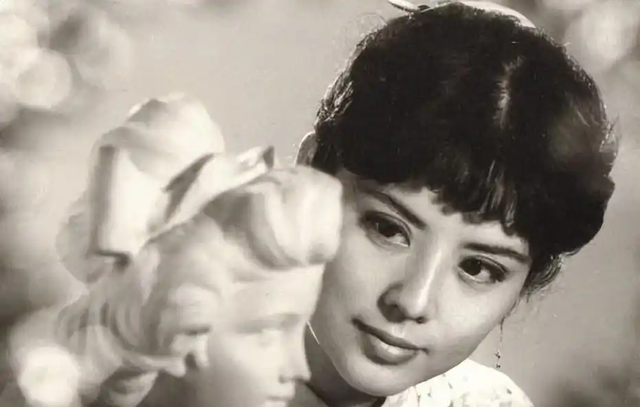 她是中国第一美妇，坐牢、离婚、拍三级片，还因太美被克林顿接见