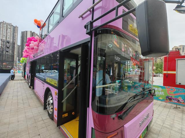 看得更高更远：乐山双层观光巴士启行，打开国际旅游城市新视野