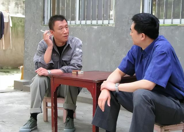 钱再多有什么用！55岁张嘉译现状曝光！病情严重到连走路都站不直