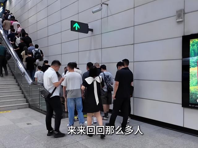地铁诬陷案二审结束不到24小时，当事人再发声，被告两女彻底社死