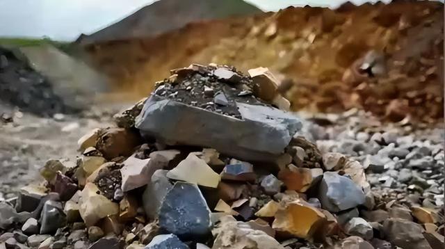 特朗普向全球发出通牒：180天内必须对中国动手	，不配合就加税