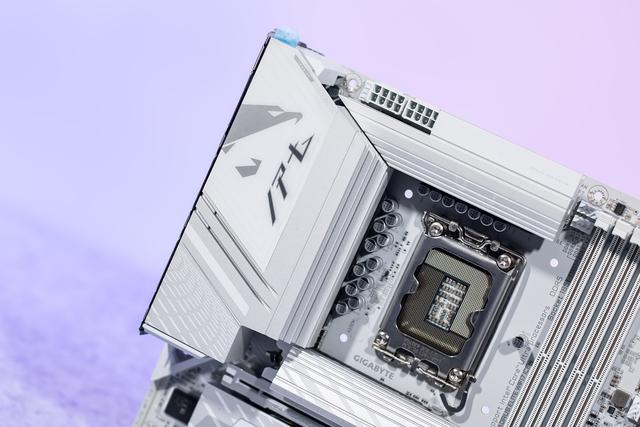 无法拒却的性价比，英特尔Ultra7 265K处理器+Z890主板装机实测