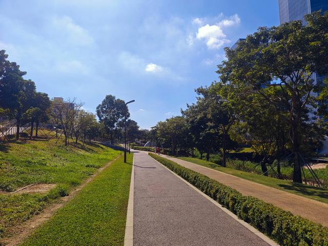 从学苑大道入大沙河绿过大学城后进深圳弯公园流花山景点【高清】