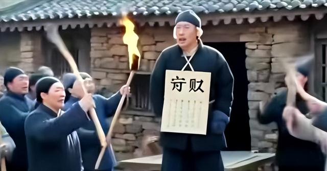 《生万物》：父子共染一女，撕开体面后，才懂银子不过是泄欲工具