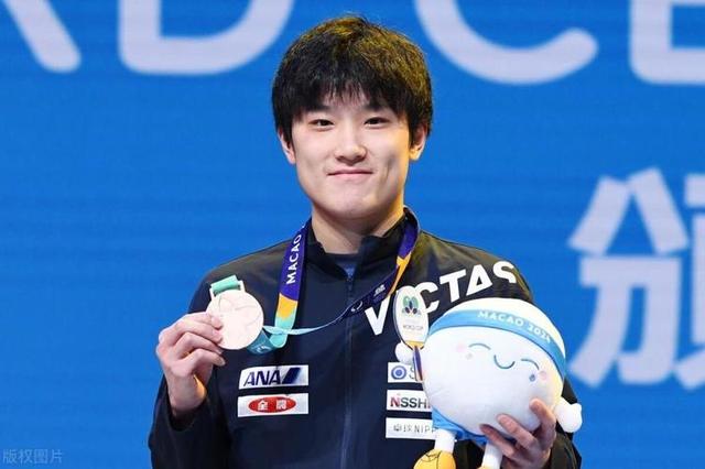 19岁小将上演“让三追五”是让张本智和体验了一把“坐过上车”