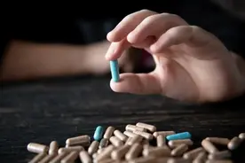 阿莫西林不能消炎？医生：真正的消炎药只有2种，很多人都用错了图片