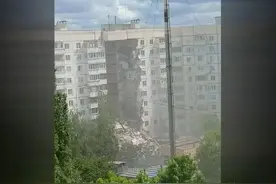 乌克兰导弹从天而降，俄住宅楼被“开膛破肚”，大量人员惨遭活埋图片
