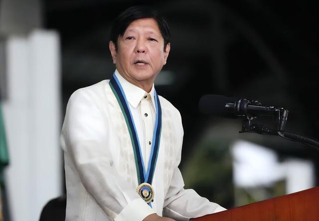 自己人都看不下去了，马科斯去了美国一趟，把菲律宾“卖了”个好价钱，菲议员彻底怒了
