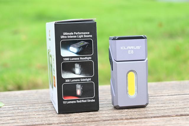 口袋照明神器！凯瑞兹双子星E8三光源金属转头EDC手电体验